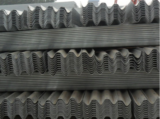 公路護欄波紋護(hù)欄板(bǎn)動態變形(xíng)量差別很大